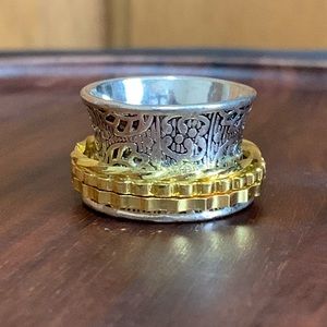 Two tone spinner ring size 10.5